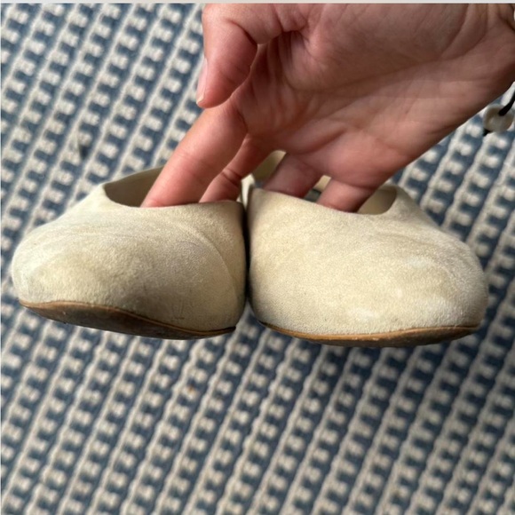 Everlane pointed toe sling back flats - women’s size 8 in cream suede - Picture 4 of 6